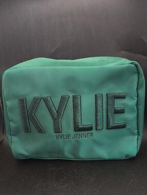 NWOT Kylie Cosmetics Limited Edition 2017 Holiday Emerald Green Makeup Bag